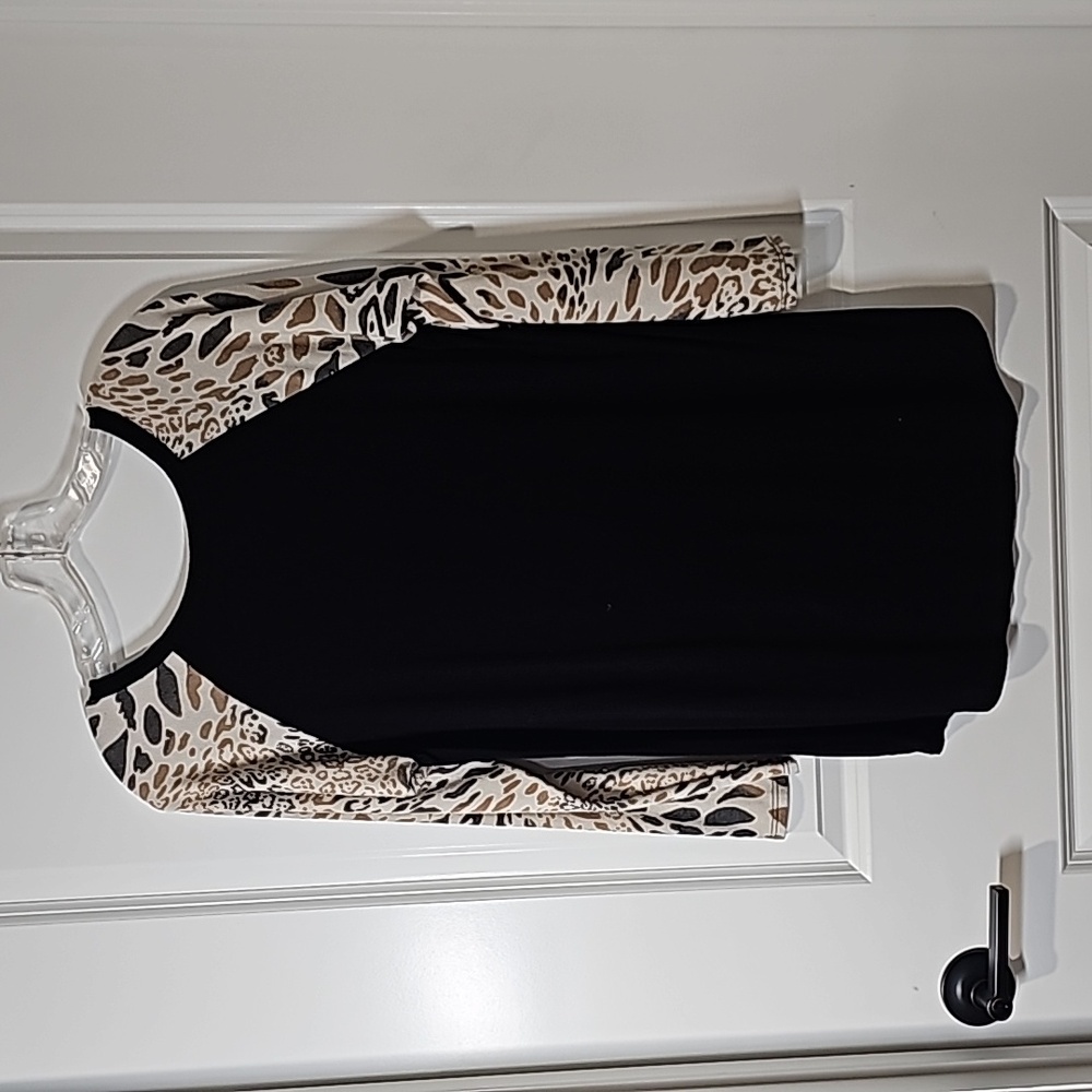 SOLD - Small | Heimish USA | women's top - Picture 5 of 6